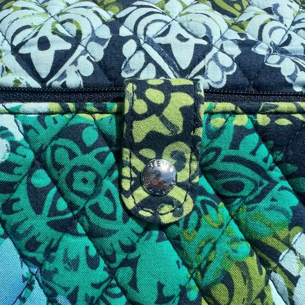 Vera Bradley Wristlet Caribbean Green Navy Blue Quilted Paisley Wallet